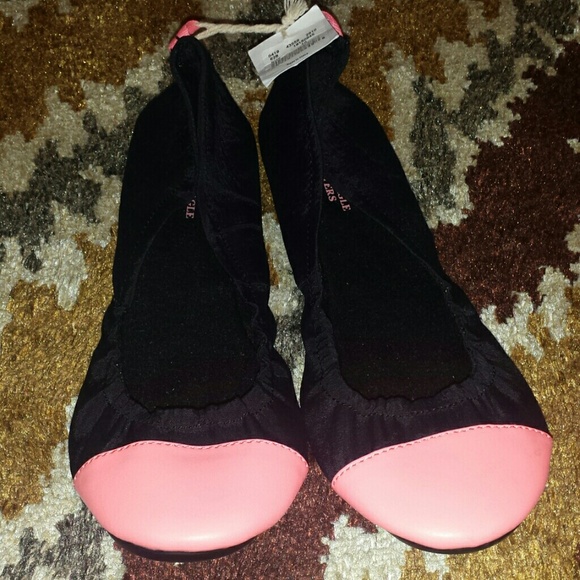 American Eagle pink cap toe flats NWT!