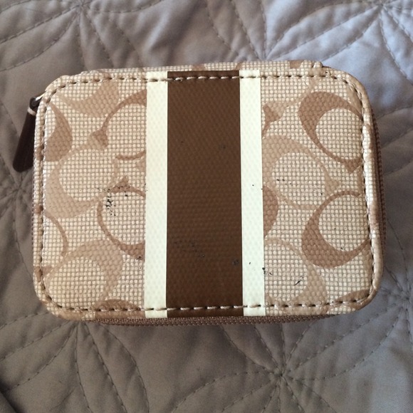 Coach carry pull bottle holder