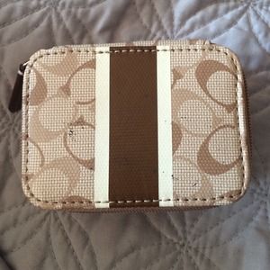 Coach carry pull bottle holder