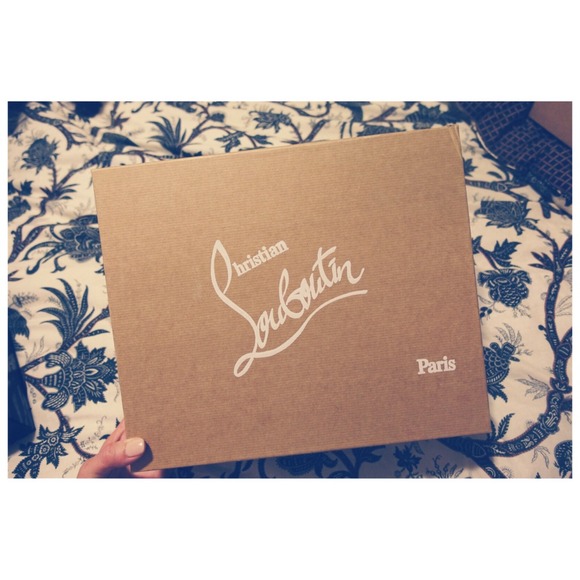 Christian Louboutin shoe box + DUST BAG ❤️