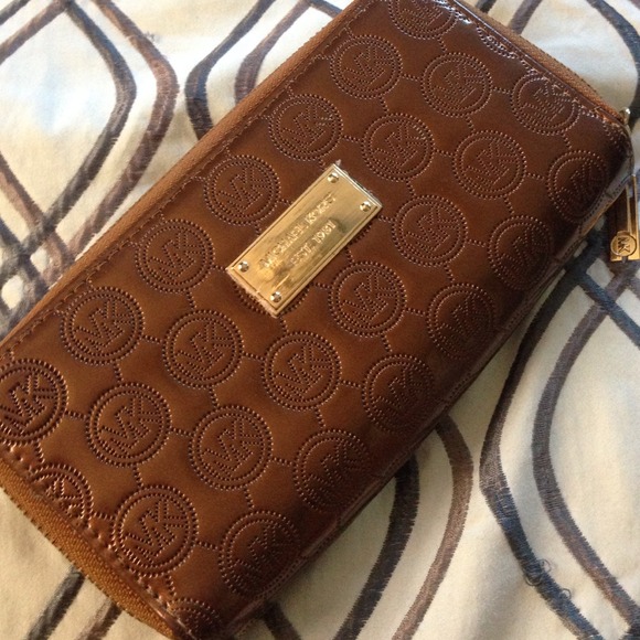 Unauthentic Michael Kors wallet