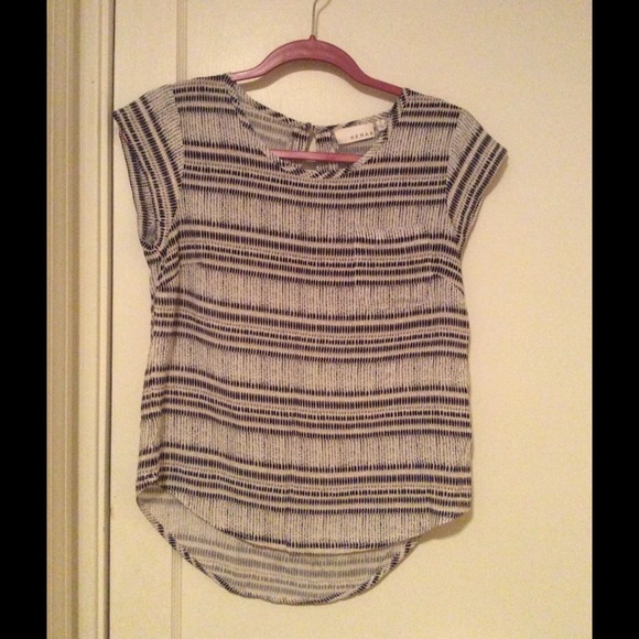 Small navy/white top