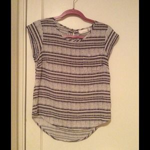 Small navy/white top