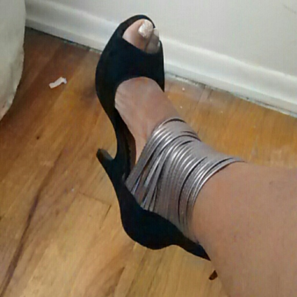 Shoes - Picture 2 of 4