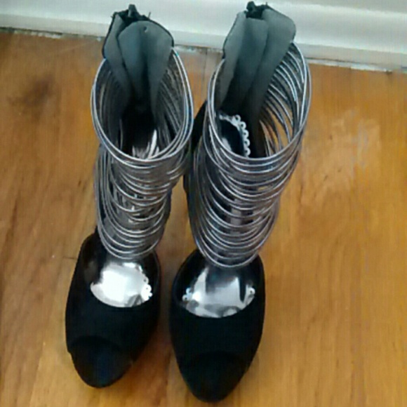 Shoes - Picture 3 of 4
