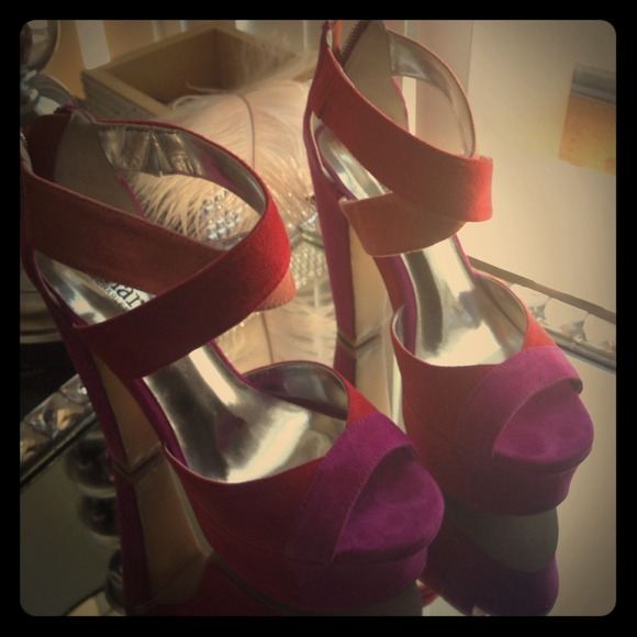 **sold ******Charles David Multi tone heels SOLD - Picture 1 of 4