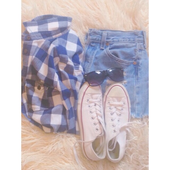 navy + white plaid shirt 🆒