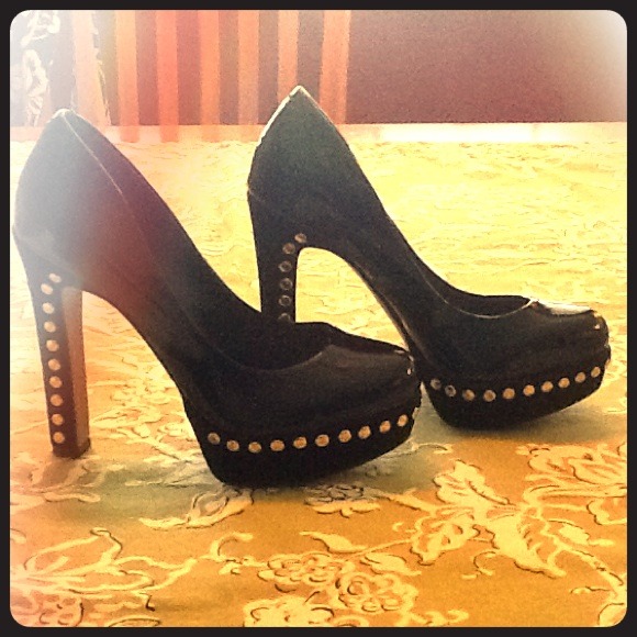 (SOLD) Vince Camuto Heels