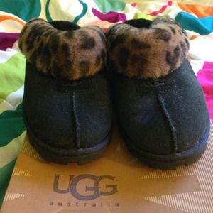 Authentic Ugg leopard slippers ! Comes with box