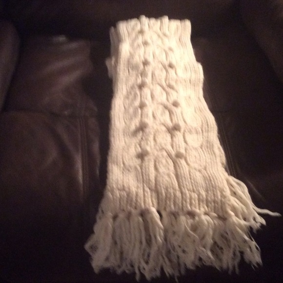 Great ivory scarf