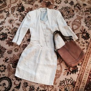 SALE 💥 BOGO 1/2 off! Classy Tahari Suit