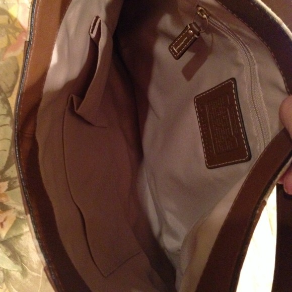 COACH HAMPTON SIGNATURE HOBO HANDBAG - Picture 4 of 4