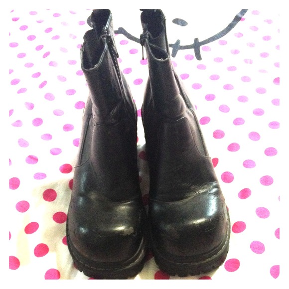 Black,chunky heeled,female boots.