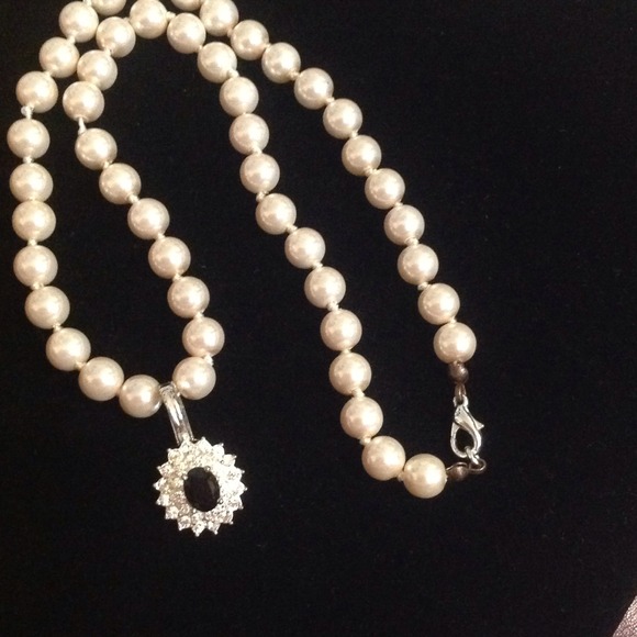 Simulated Pearls with Rhinestone Pendant - Picture 3 of 4