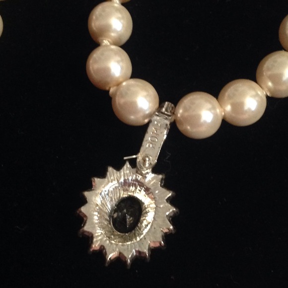 Simulated Pearls with Rhinestone Pendant - Picture 4 of 4