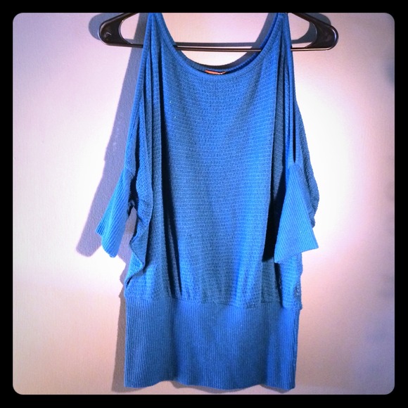 blue knit top M cutout sleeves
