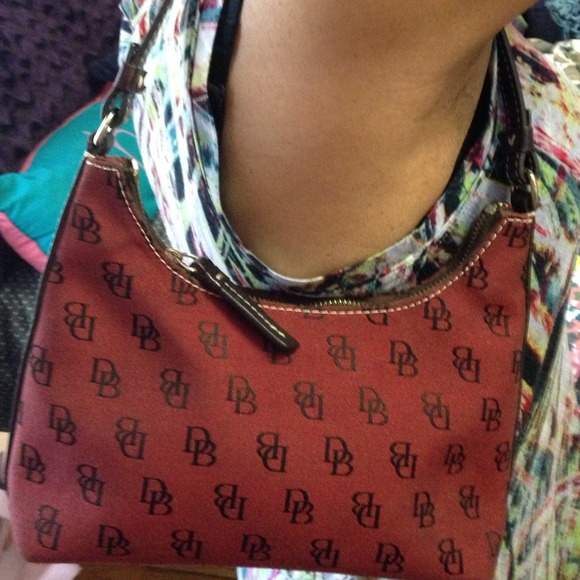 NWOT Dooney and Bourke Burgundy Handbag 💕SALE💕 - Picture 2 of 4