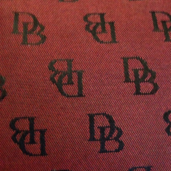 NWOT Dooney and Bourke Burgundy Handbag 💕SALE💕 - Picture 3 of 4