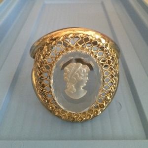VINTAGE GLASS CAMEO BRACELET *SALE*