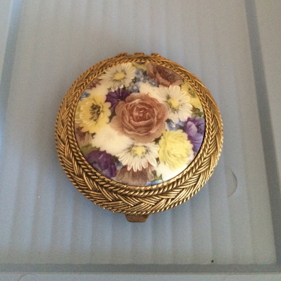 VINTAGE MAKEUP COMPACT *SALE*