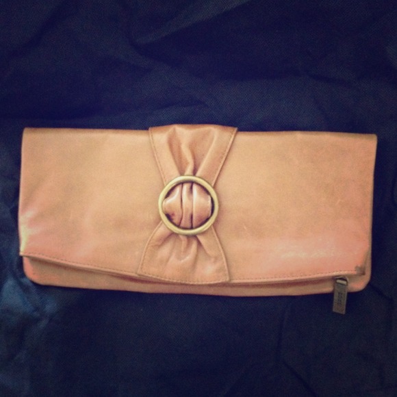 Hobo tan leather clutch