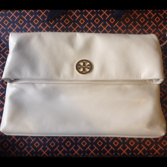 Tory Burch Clutches & Wallets - ⚡️MONDAY NIGHT SALE ⚡️Tory burch clutch / handbag