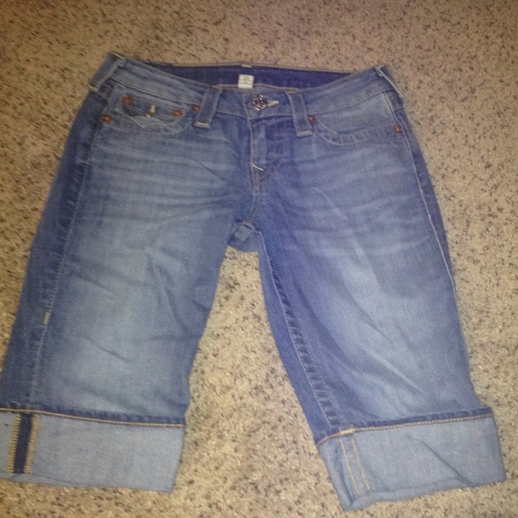 NWOT True religion Capri/knee length shorts