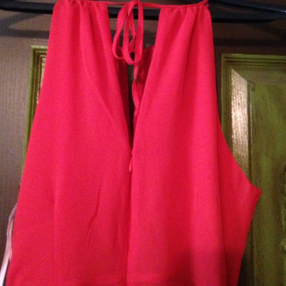 Beautiful red dress - Picture 2 of 4