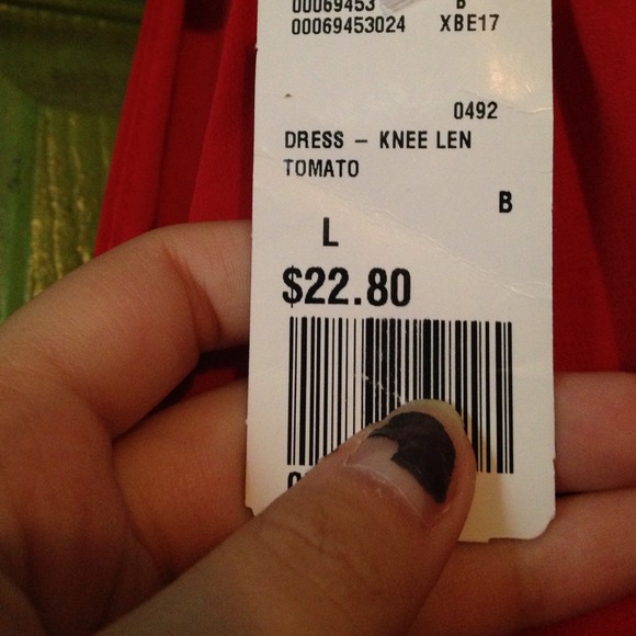 Beautiful red dress - Picture 3 of 4