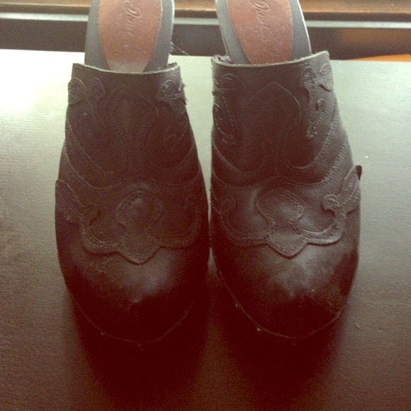 Diesel black leather clogs