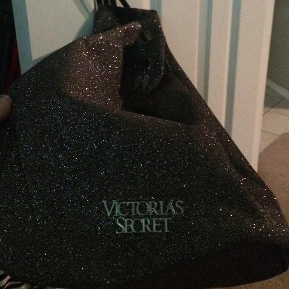 VS Drawstring Glitter Bag OR FREE w/ purchase! 💗