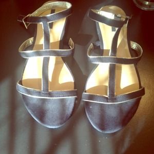 Black and gold samdals