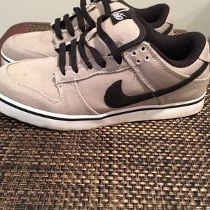 Men's Grey Nike shoes