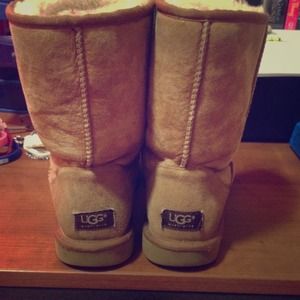 Cute tan Ugg boots