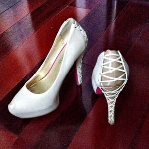 20% off!!! 😍Nude Pumps