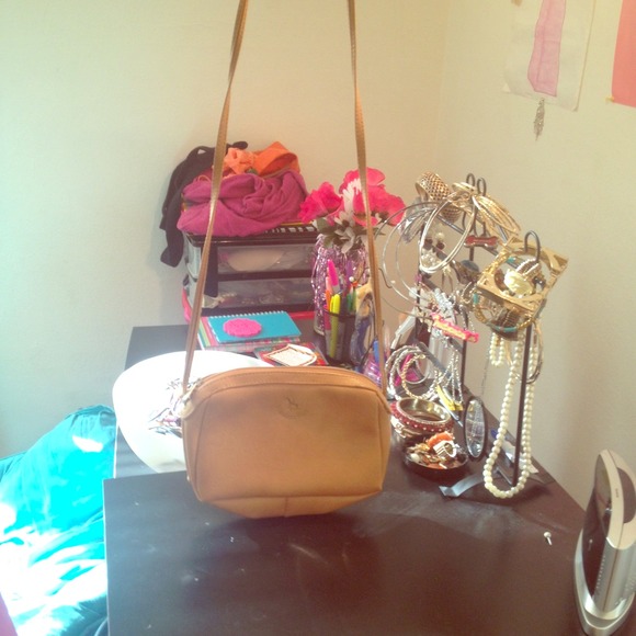 Tan body cross bag