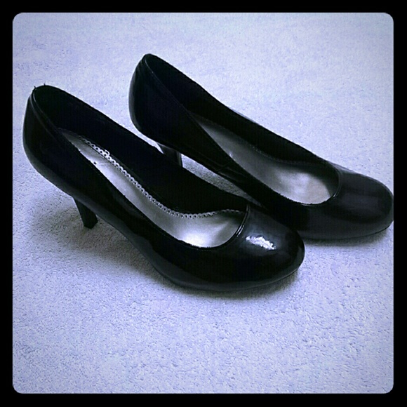 Black Pumps