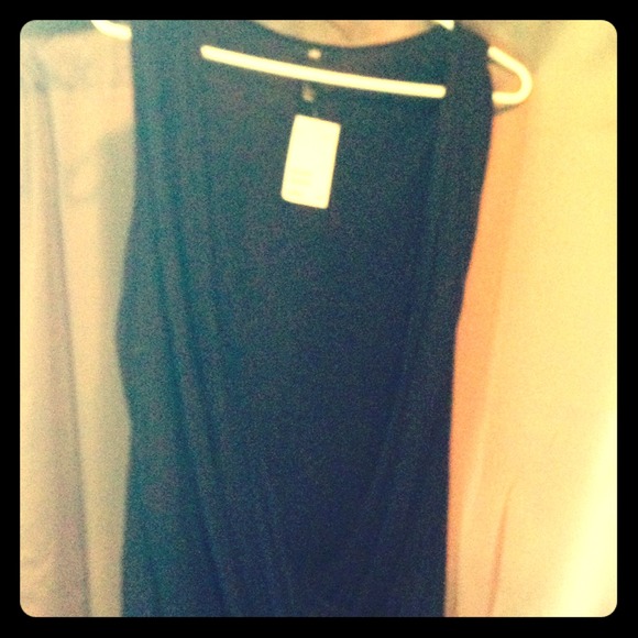 H @ M black open front tank top. - Picture 1 of 2