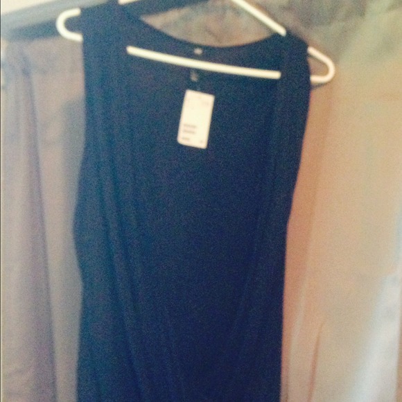 H @ M black open front tank top. - Picture 2 of 2