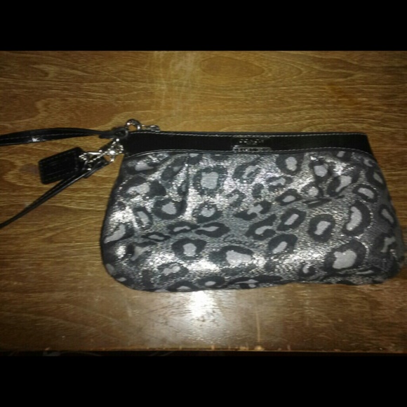 AUTHENTIC Coach Leopard Wrislet - Picture 4 of 4