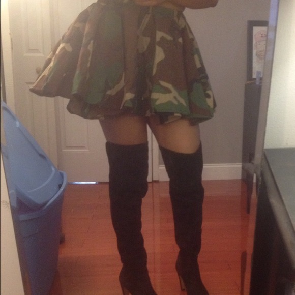 Camo / army fatigue mini skirt - Picture 2 of 3