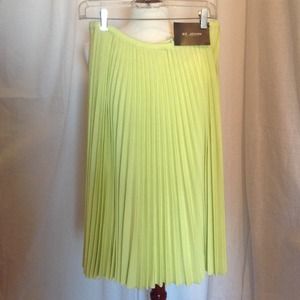 ST. JOHN lime green pleated skirt