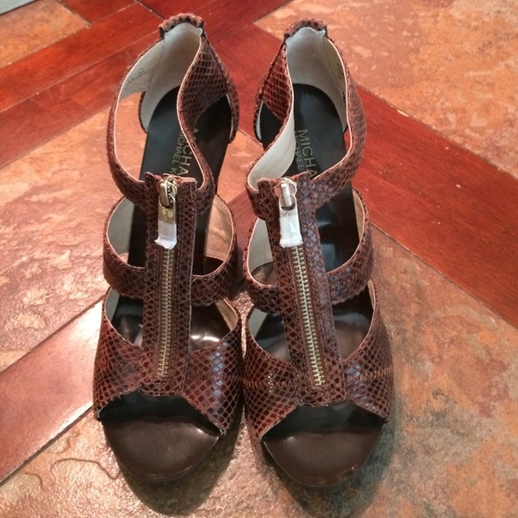 Gorgeous Michael Kors heels! Never worn! - Picture 2 of 4