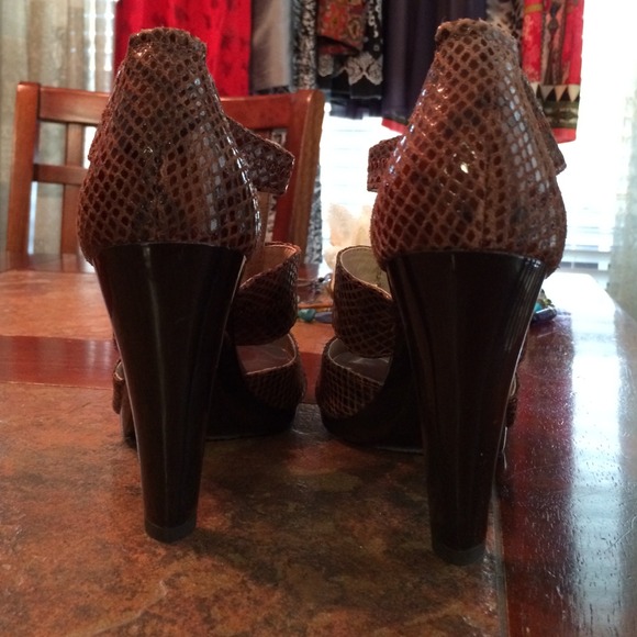 Gorgeous Michael Kors heels! Never worn! - Picture 3 of 4