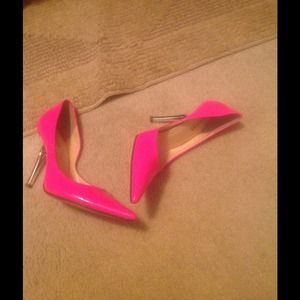 Shoes (pink pumps)