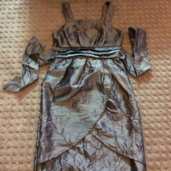 Super cute grey dress!