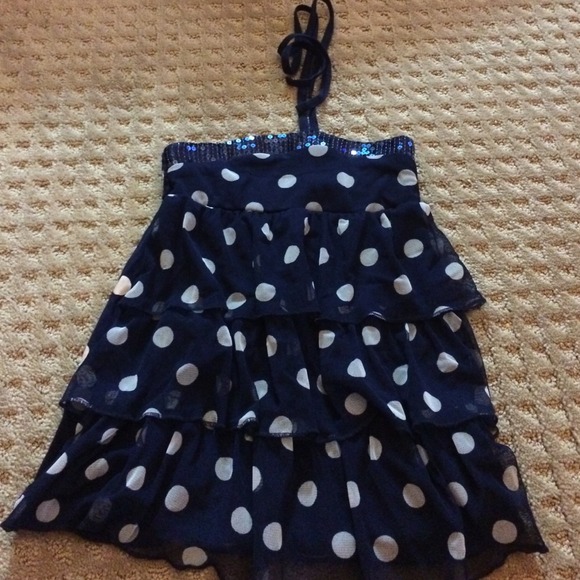 Cute polka dot top!