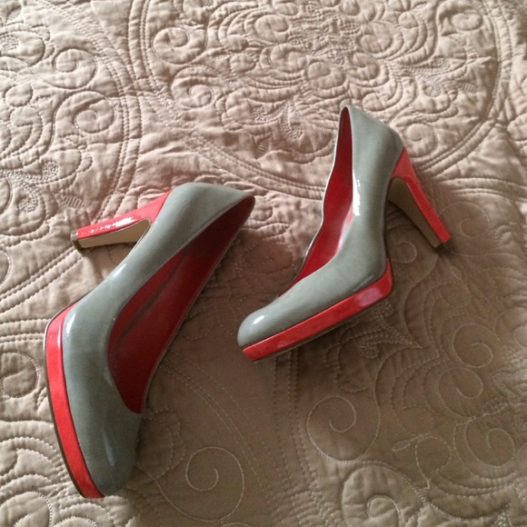 Grey and coral heels. - Picture 1 of 2