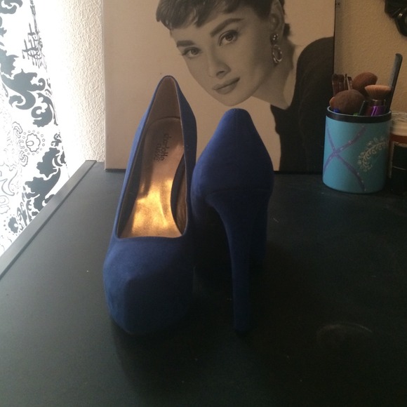 Blue suede almond toe 4 in heels - Picture 2 of 4