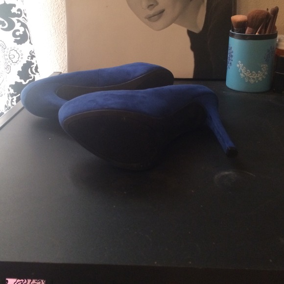 Blue suede almond toe 4 in heels - Picture 3 of 4